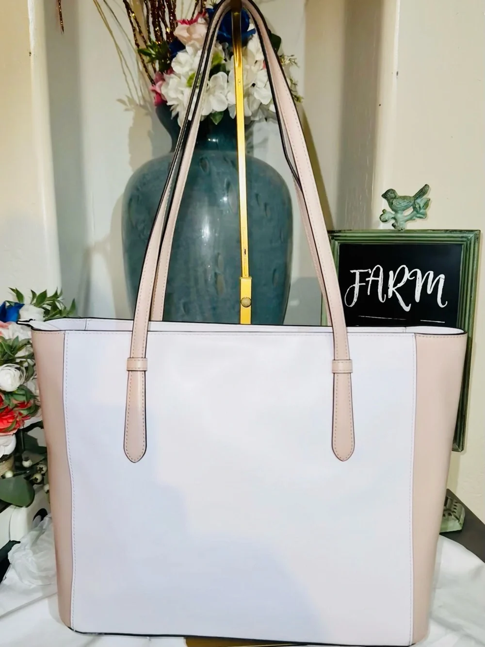 Kate Spade of New York Schuyler Tote white / tan EUC